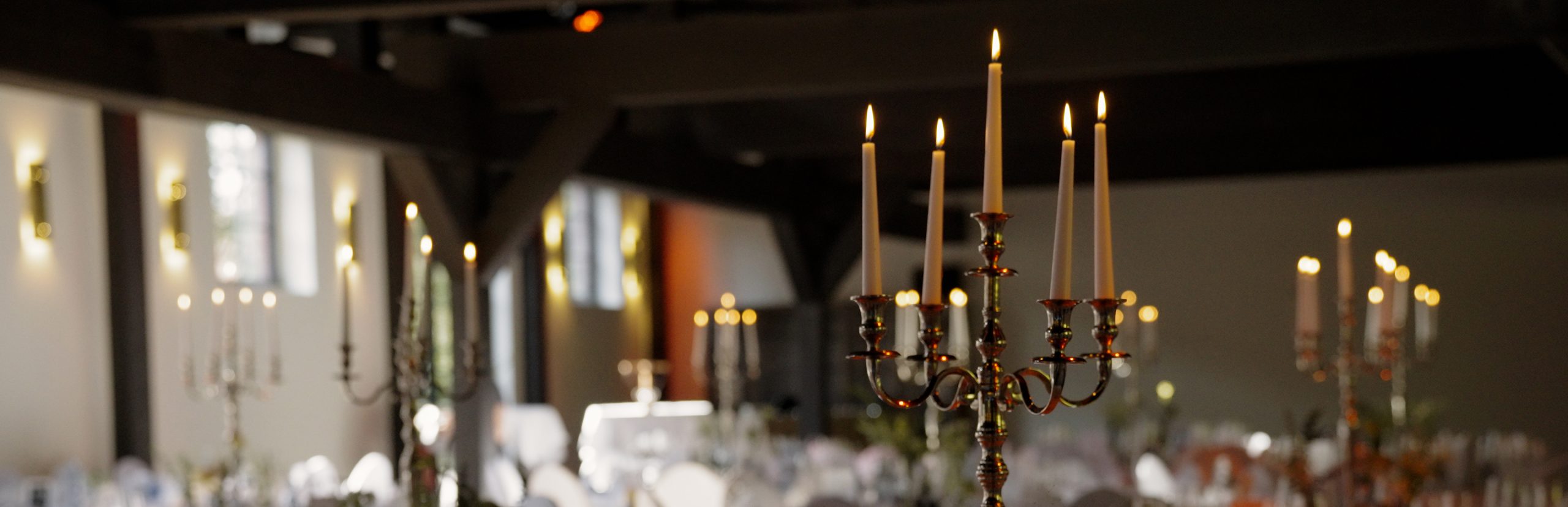 Saal & Kerzen – Feierlocation Schloss Rattey